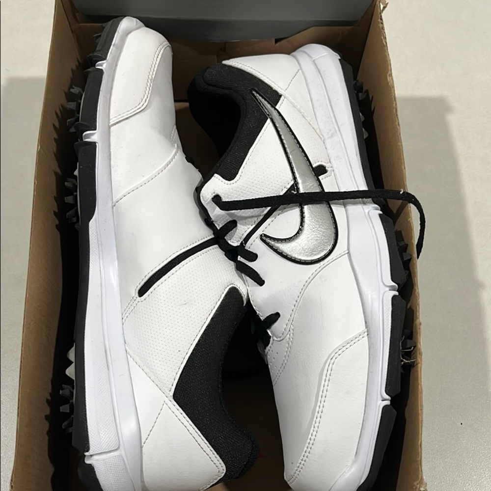 Nike White and Black Athletic Shoes with Classic Design